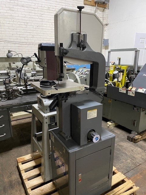 WILTON Model 8201VS Tradesman Variable Speed Vertical Band Saw WILTON Model 8201VS Tradesman Variable Speed Vertical Band Saw