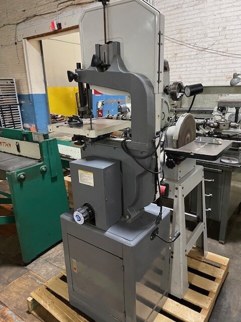WILTON Model 8201VS Tradesman Variable Speed Vertical Band Saw WILTON Model 8201VS Tradesman Variable Speed Vertical Band Saw