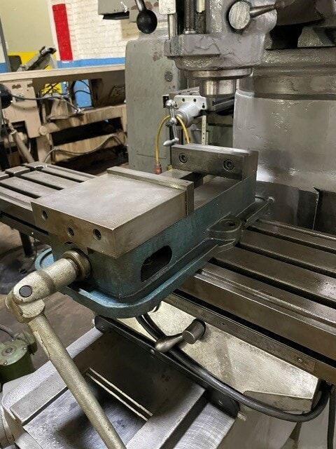 BRIDGEPORT Series I 2 HP Ram Type Variable Speed Vertical Milling Machine BRIDGEPORT Series I 2 HP Ram Type Variable Speed Vertical Milling Machine